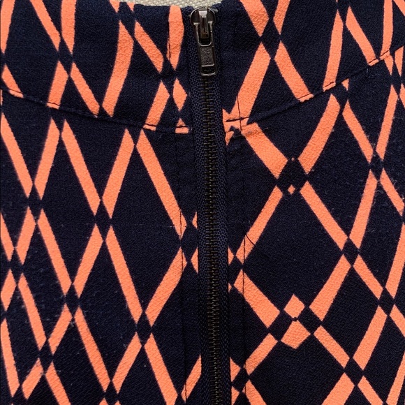 blu pepper abstract above knee skirt. Like new. - Picture 4 of 16